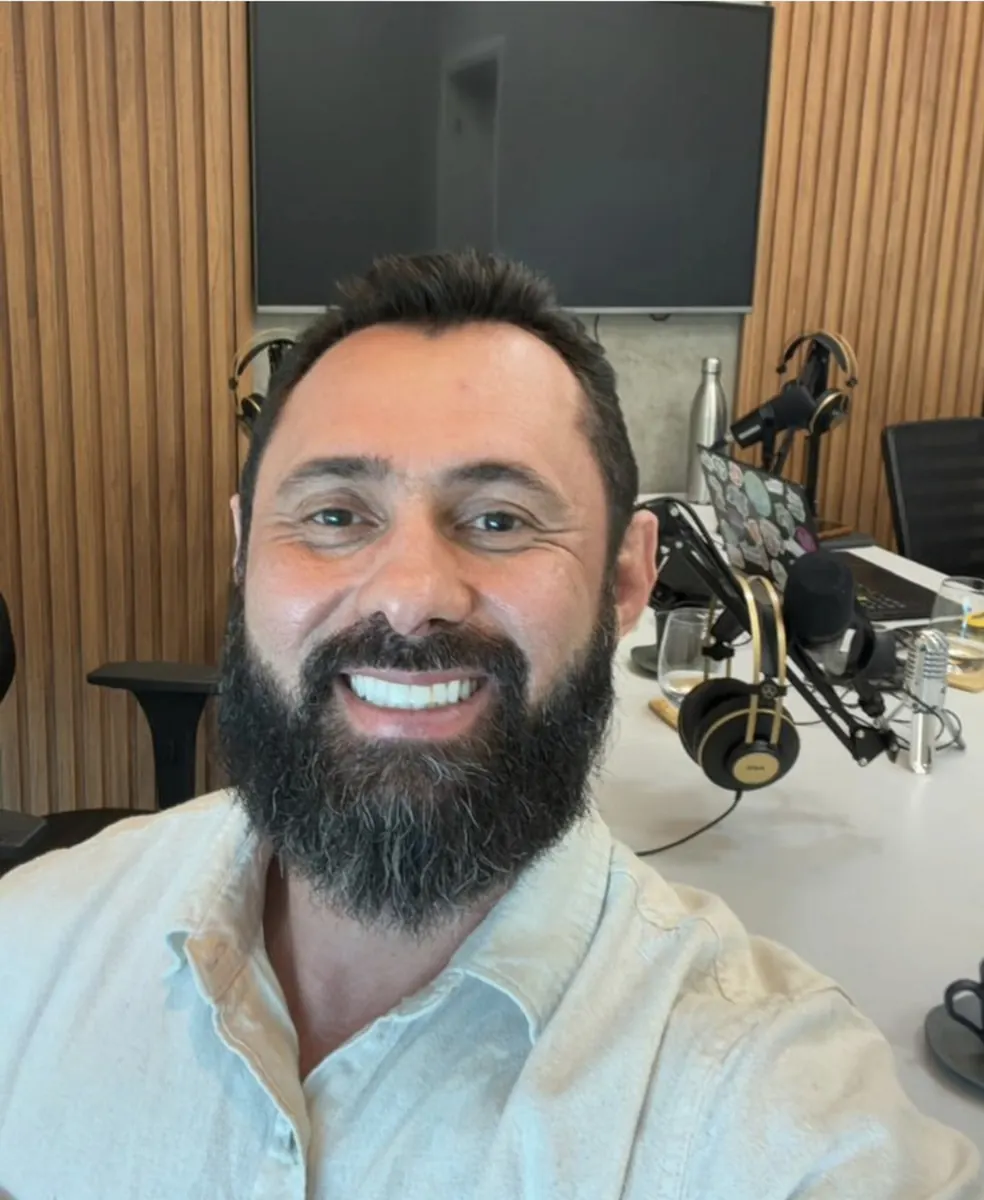 Anderson Khuririm, fundador del Instituto Khuririm, sonriendo